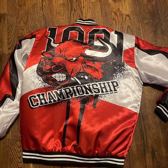 🔥🔥BULLS JACKET 🔥🔥 - Picture 4 of 6